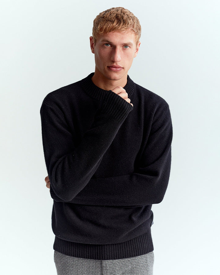 Turtle neck merino knitwear